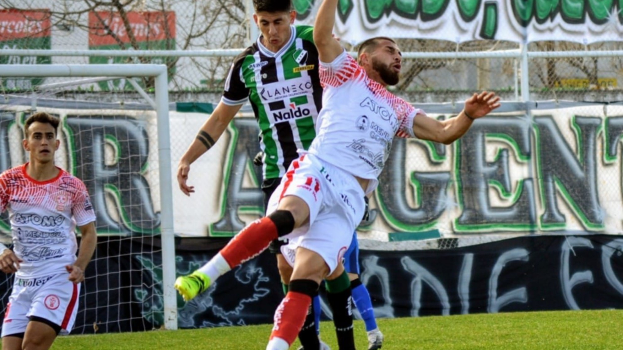 Huracán igualó con Villa Mitre en un partido electrizante